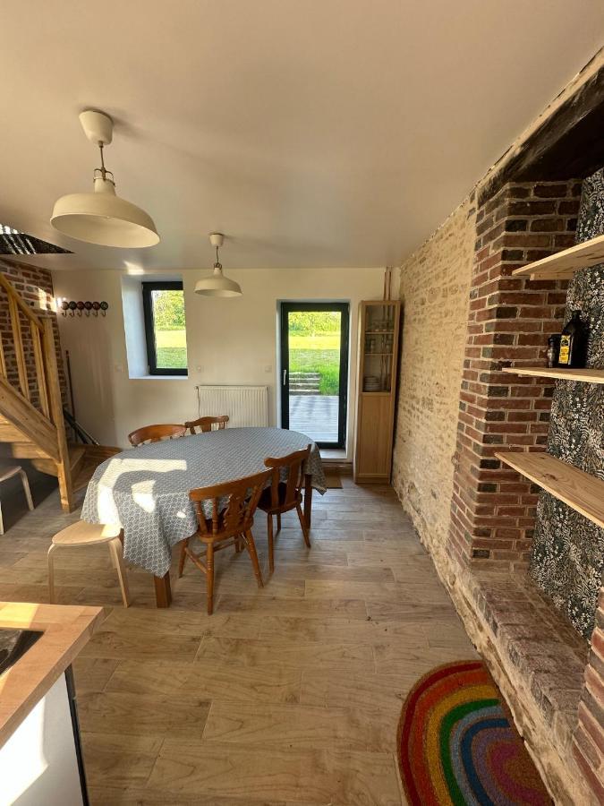 Gite Confortable Au Milieu Des Pres - La Ferme De Montigny Neauphe-Sur-Dive Ngoại thất bức ảnh
